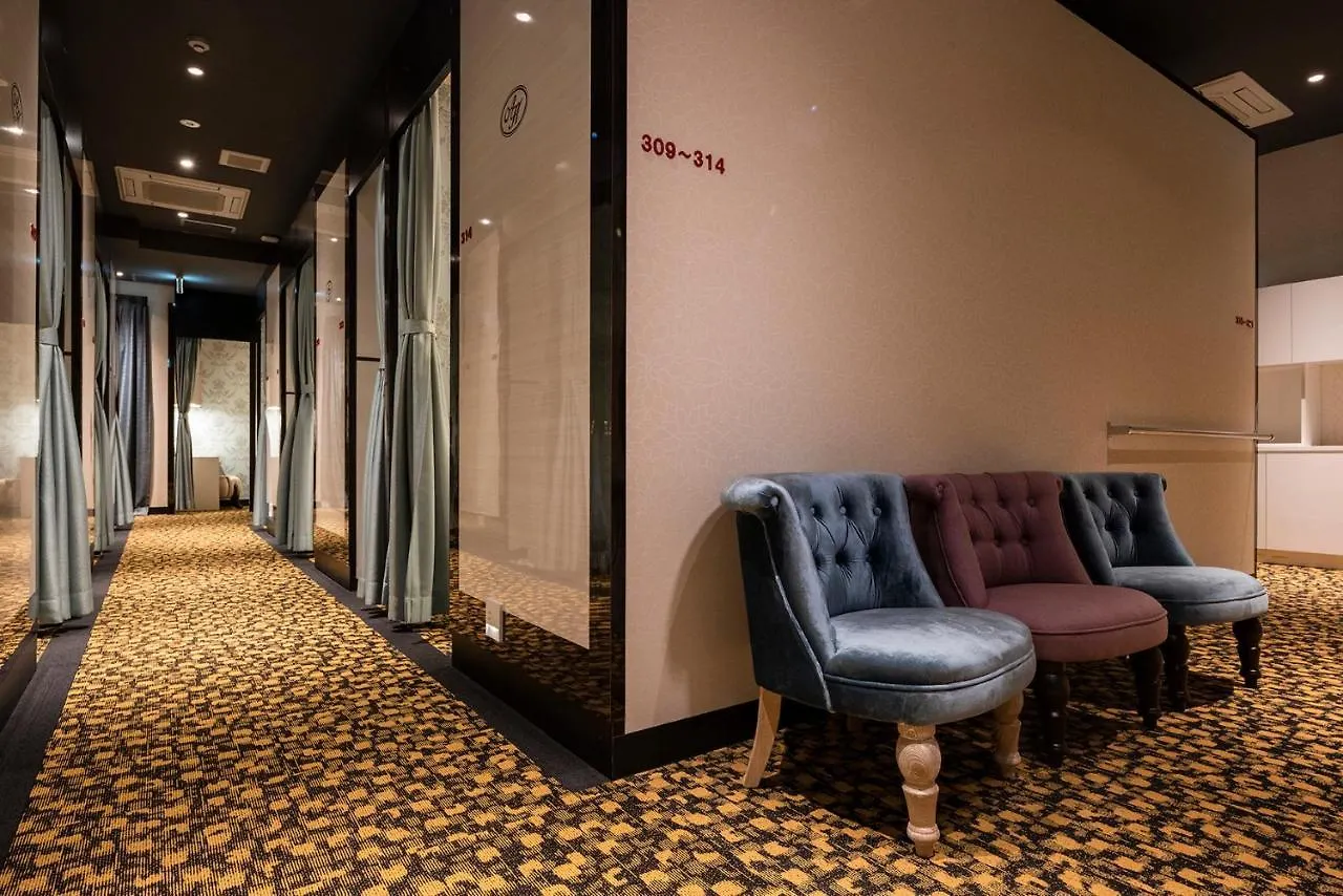 Capsule hotel Albida Hotel Aoyama Tokyo